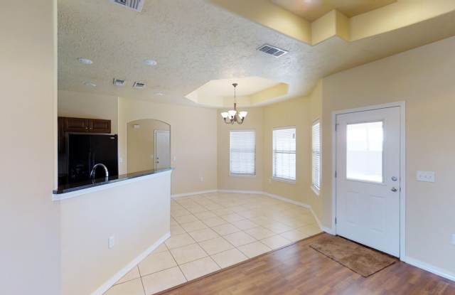 1374 Oakwood - 3bed 2 bath home Gallery 4