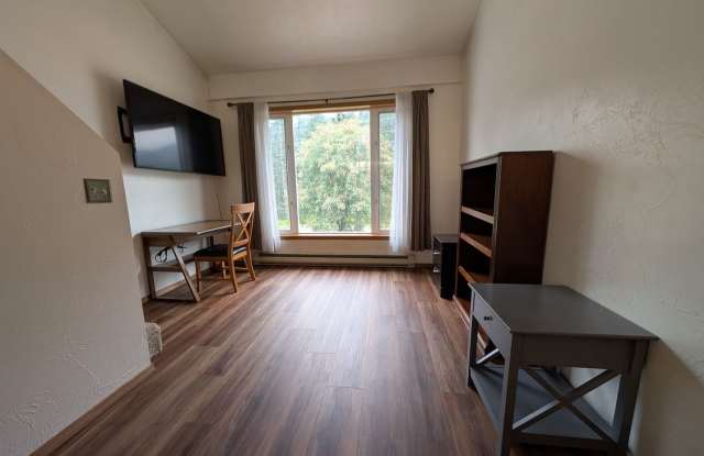 2BD/1.5BA Douglas Condo, with or w/out Furn., Optional Short/Long Term, One Pet, 2 Pking Sp Gallery 4