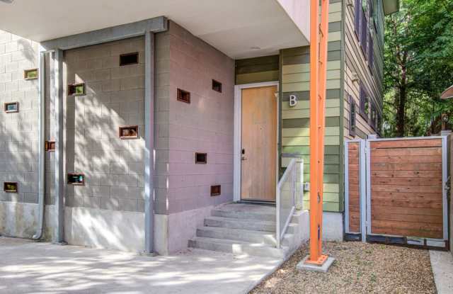 ONE MONTH FREE RENT! Contemporary Stand Alone Condo with Private Hot Tub - Walkable to Downtown! Gallery 1