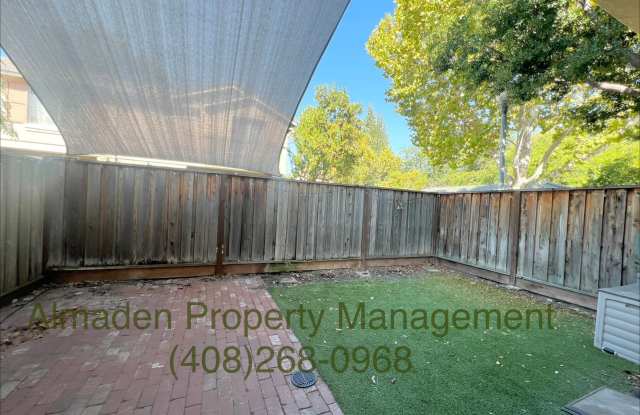 Newly Remodeled Corner Townhome in Great Location! Central A/C & Pets Negotiable! Gallery 4