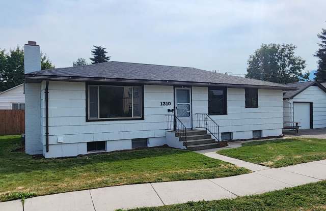 Beautiful Four Bedroom House with Dogs Considered *Move-in Bonus: First Month's Prorated Rent Free* photos photos