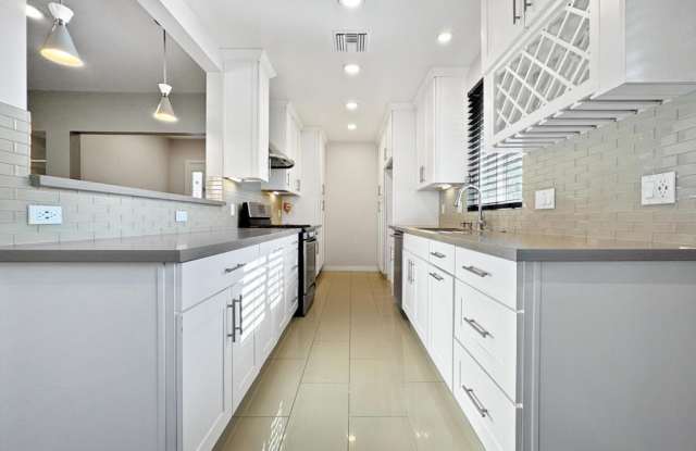10506 Silverton Avenue photos photos