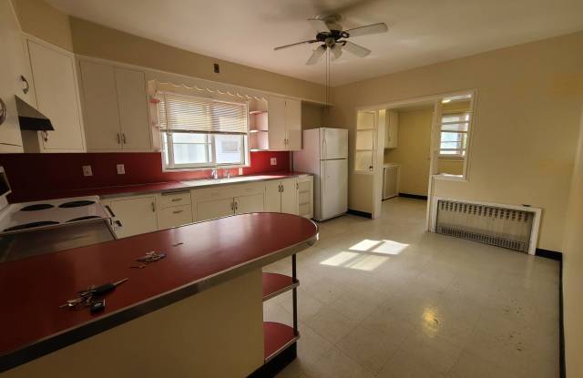 89 Willow St, 2 photos photos