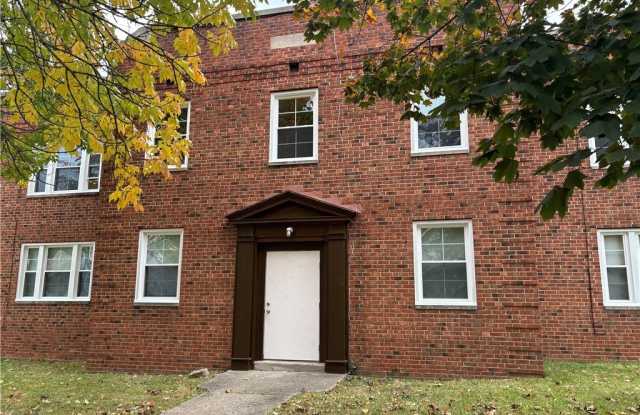 989 Oxford Road - 989 Oxford Road, Cleveland Heights, OH 44121