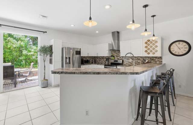 13533 Fountain View Boulevard Gallery 4