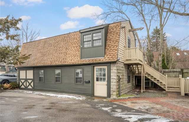 31 Bridge Street unit: B - 31 Bridge Street, Newport, RI 02840