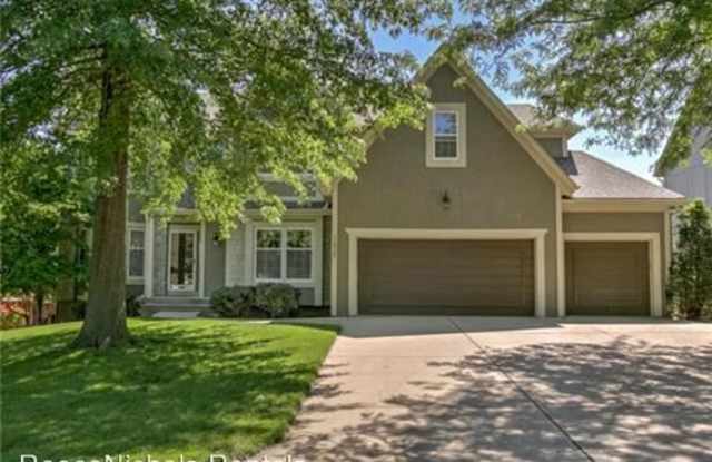 12855 Goddard - 12855 Goddard Ave, Overland Park, KS 66213