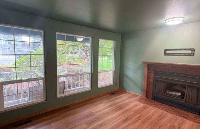 Fairwood Home for lease two story fenced yard with RV parking Gallery 4