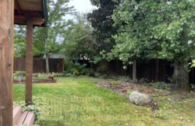 1601 Main Street - A Gallery 4