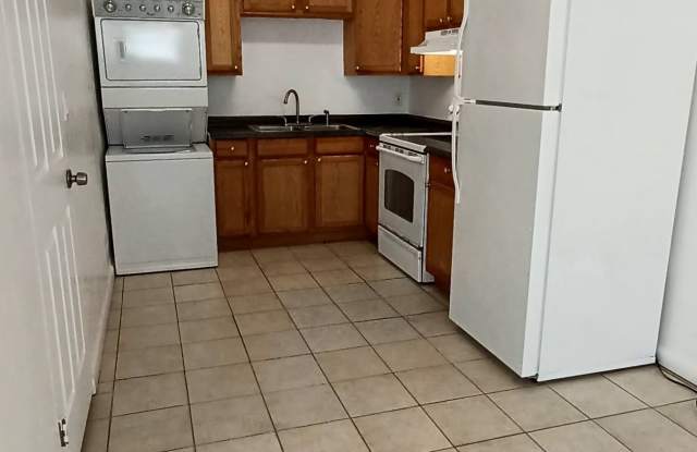 3220 SW 26th Terrace, Apt #4 Gallery 2
