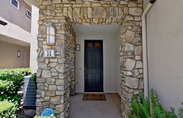 32 Meridian Dr, Aliso Viejo: Spacious 1,500 sqft 2 Bed 2 Bed Townhouse with Community Amenities! photos photos