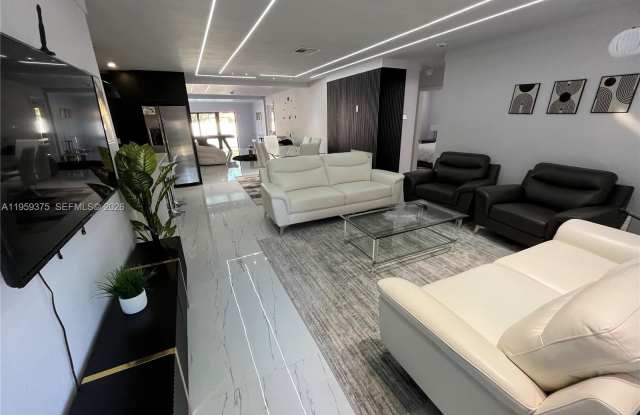 39 SE 7th St photos photos