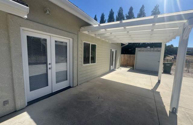 Amazing 1 Bedroom ADU Custom interior, quiet secure, high end neighborhood Gallery 1