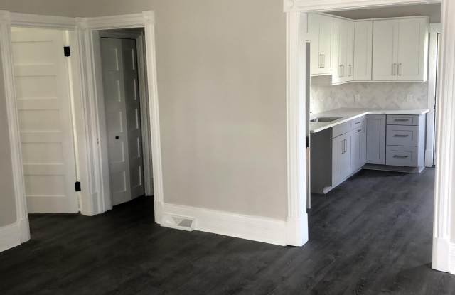946 West Alexandrine Street Gallery 2