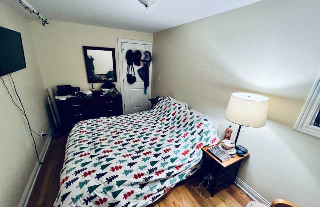 817 W 34th Place photos photos