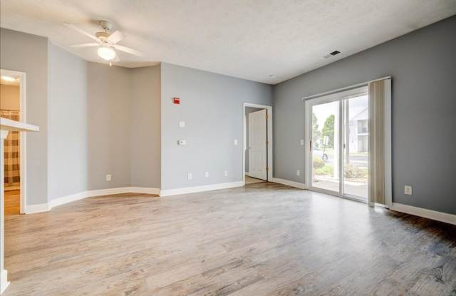 **Swimming Pool*****1 Bed 1 Bath******Cross Pointe Business Park*****LAKE VIEW AVAILABLE Gallery 4