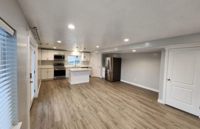 501 N Hill View Dr - 501 North Hill View Drive, Saratoga Springs, UT 84005