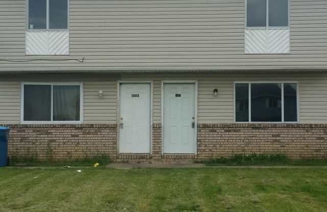 2BDRM DUPLEX FOR RENT - 1307 Massachusetts Avenue, Lorain, OH 44052