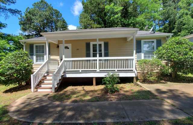 Updated 3BR, 2BA Durham Rental with Front Porch & Deck photos photos
