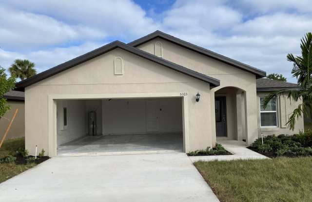 5323 Entertainment Way photos photos