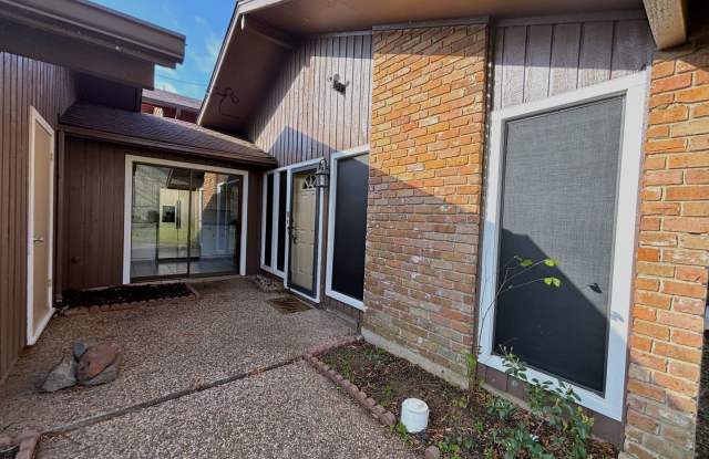 Lake View with Easy Access to I220 - 1806 Willow Point Drive, Shreveport, LA 71119 Lake View with Easy Access to I220 - 1806 Willow Point Drive, Shreveport, LA 71119