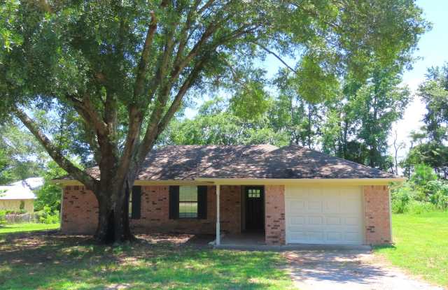 Whitehouse ISD! Charming 3 Bedroom, 2 Bath House w/Garage Gallery 1