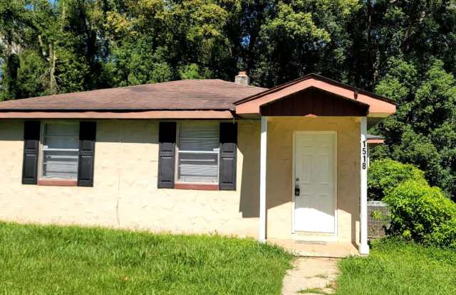 NICE 3/1 House w/ Tile Floors, Washer/Dryer, Split Plan, & Large Yard! $1095/month Avail NOW! Gallery 1