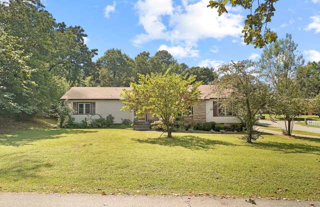** Move-In Special ** Gorgeous 3 Bed / 2 Bath Home in Fort Smith - 77 Haven Drive, Fort Smith, AR 72901