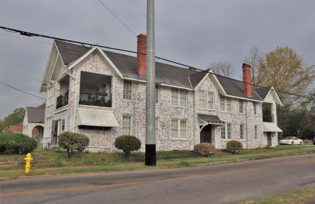 Spacious 3 Bedroom/1 Bath Conveniently Located! - 2243 Madison Avenue, Montgomery, AL 36107