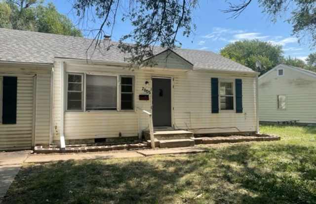 Three Bedroom Two Bath in Raytown MO FOR RENT Gallery 1