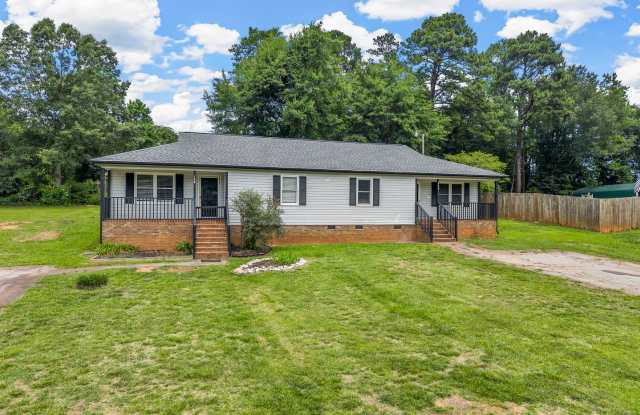 Freshly renovated 2 bed 2 bath home-$500 off first month rent!! Gallery 4