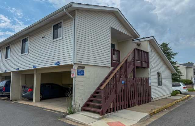 Upgraded  Spacious Condo in the Heart of Old Town Manassas - 9327 Woodlea Court, Manassas, VA 20110