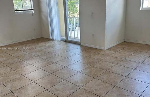 8833 NW 107th Ct Gallery 4