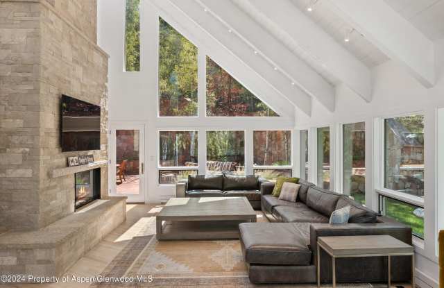 50 Deer Lane Gallery 3