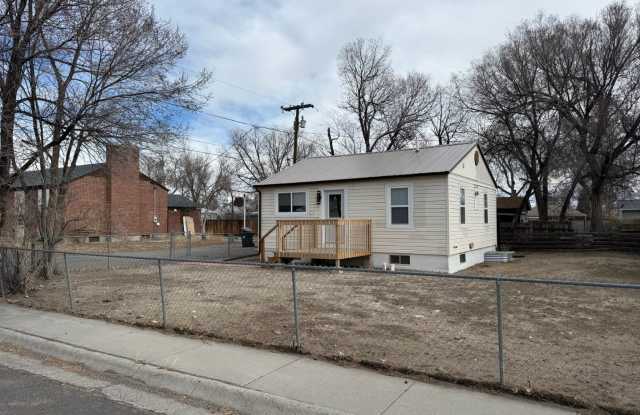 3 Bedroom 1 Bath Beautiful House with Fenced Yard & Garage Gallery 4