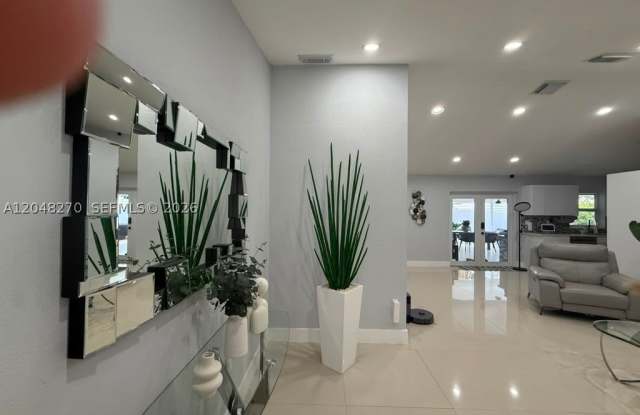 14305 SW 182nd Ter Gallery 4