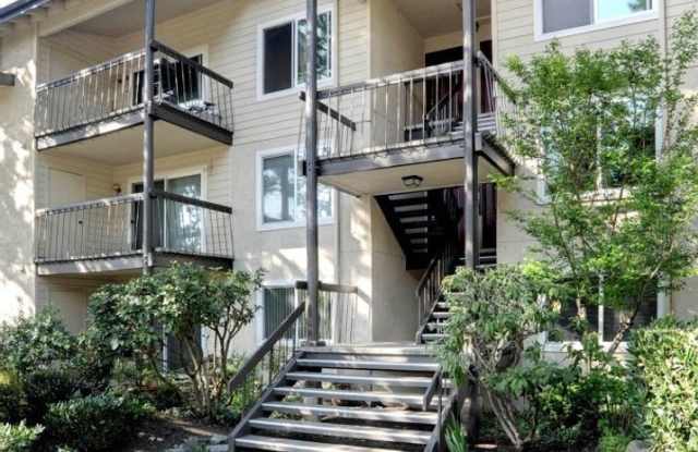 13626 NE 7th St #F4 - 13626 Northeast 7th Street, Bellevue, WA 98005