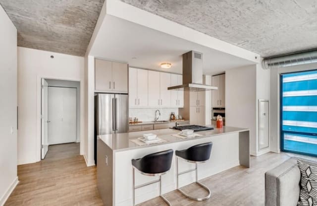 423 East Ohio Street - 423 E Ohio St, Chicago, IL 60611