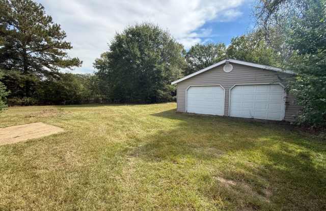**3 Bed 2 Bath located on Wares Ferry** Call the self-showing number to schedule a tour 334-366-9198 Gallery 4