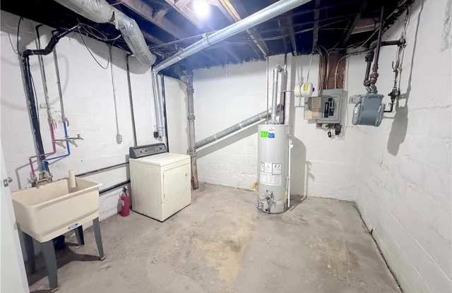 2528 Homehurst Avenue Gallery 3