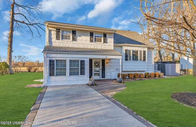 17 Roslyn Drive photos photos