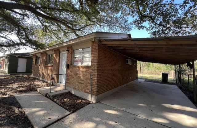 Cozy Brick Home with Covered Parking – Denova St. Gallery 3