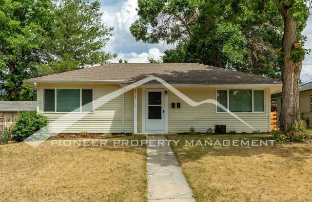 Cozy Home with Washer/Dryer and Fenced Yard photos photos