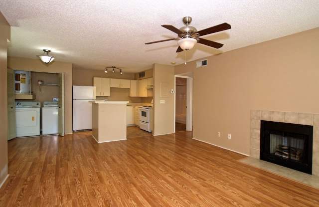 Nice 1 bed/ 1 bath second-floor condo at Lakewood Park Condominium - 355 Lakepointe Drive, Altamonte Springs, FL 32701