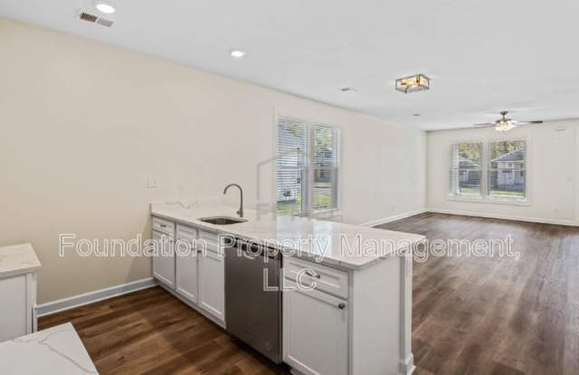 1470 Lyndale Avenue Gallery 4