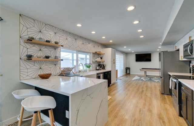 2000 Springview Drive Gallery 3