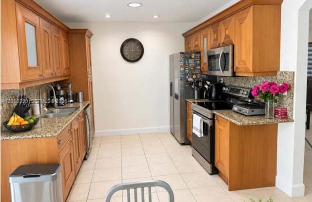 19810 Gulfstream Rd # 19810, Cutler Bay, FL 33157 photos photos
