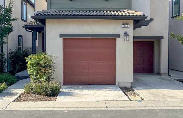 Beautiful Newer Construction,Townhome, 3 Bedroom / 2 Bathroom Home FOR RENT photos photos