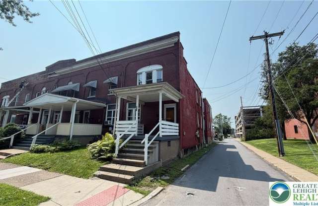 156 Hanover Gallery 2
