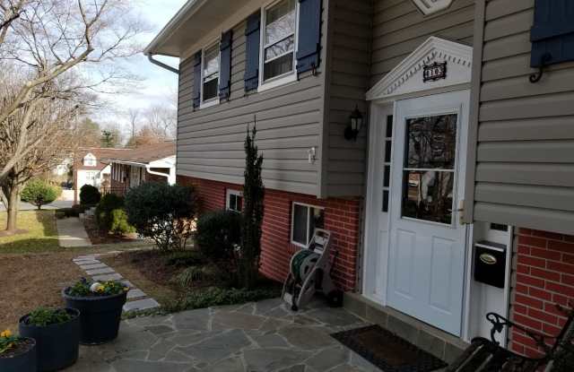 4103 LOCUST LANE Gallery 3
